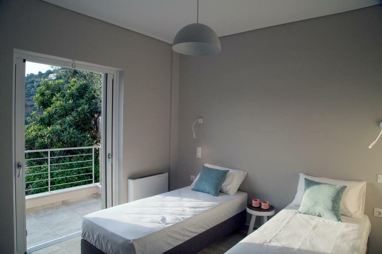 Kalavria Luxury Suites - Magnificent Sea View Of Poros Poros Town المظهر الخارجي الصورة