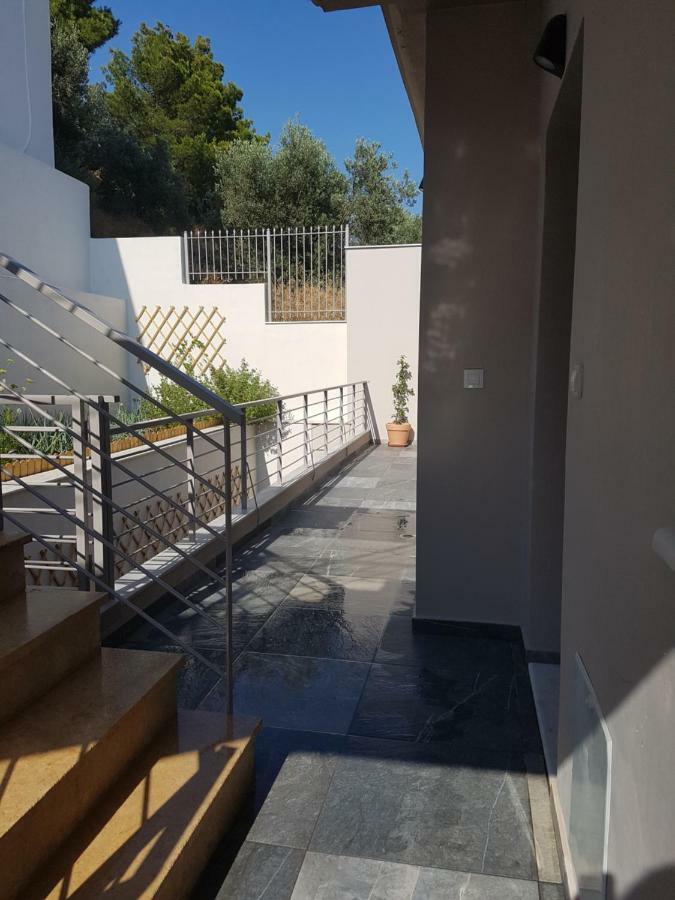 Kalavria Luxury Suites - Magnificent Sea View Of Poros Poros Town المظهر الخارجي الصورة
