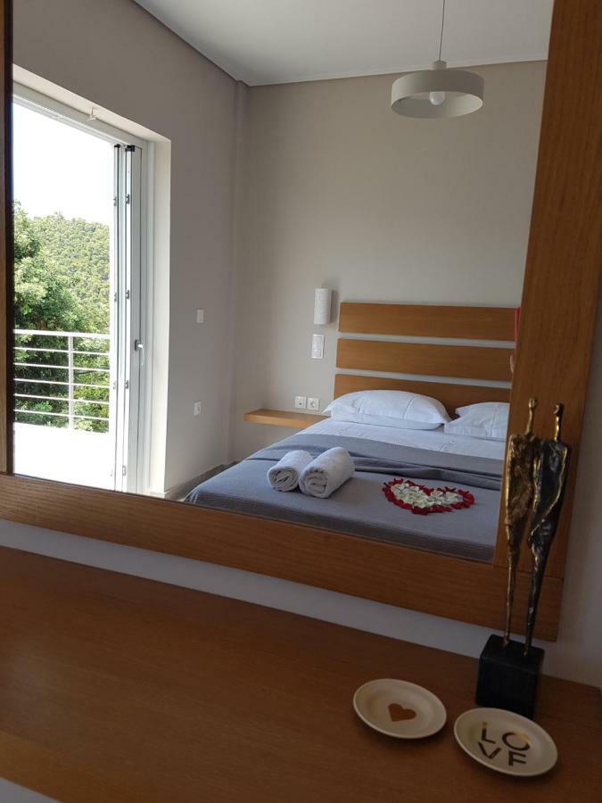 Kalavria Luxury Suites - Magnificent Sea View Of Poros Poros Town المظهر الخارجي الصورة
