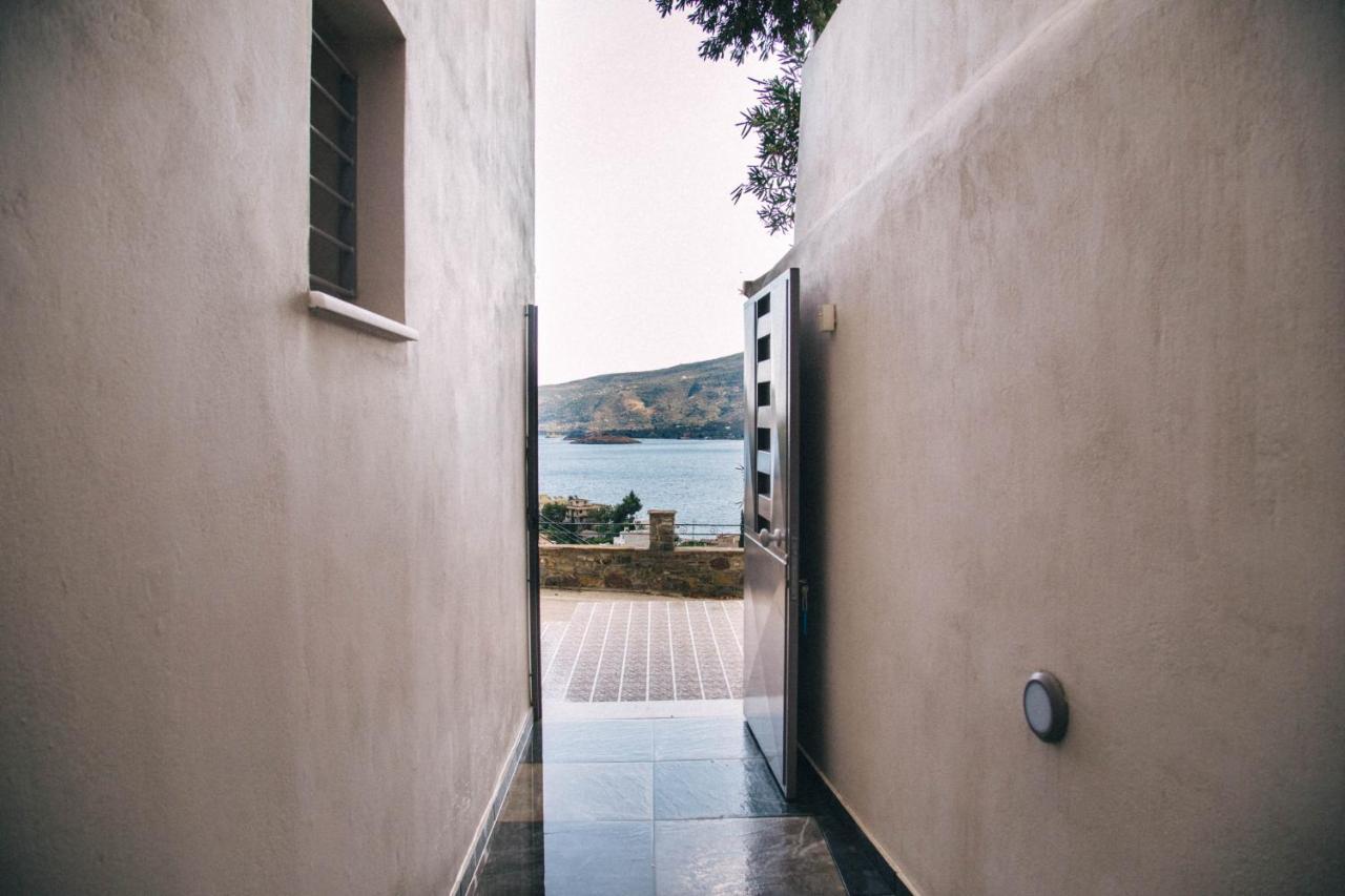 Kalavria Luxury Suites - Magnificent Sea View Of Poros Poros Town المظهر الخارجي الصورة