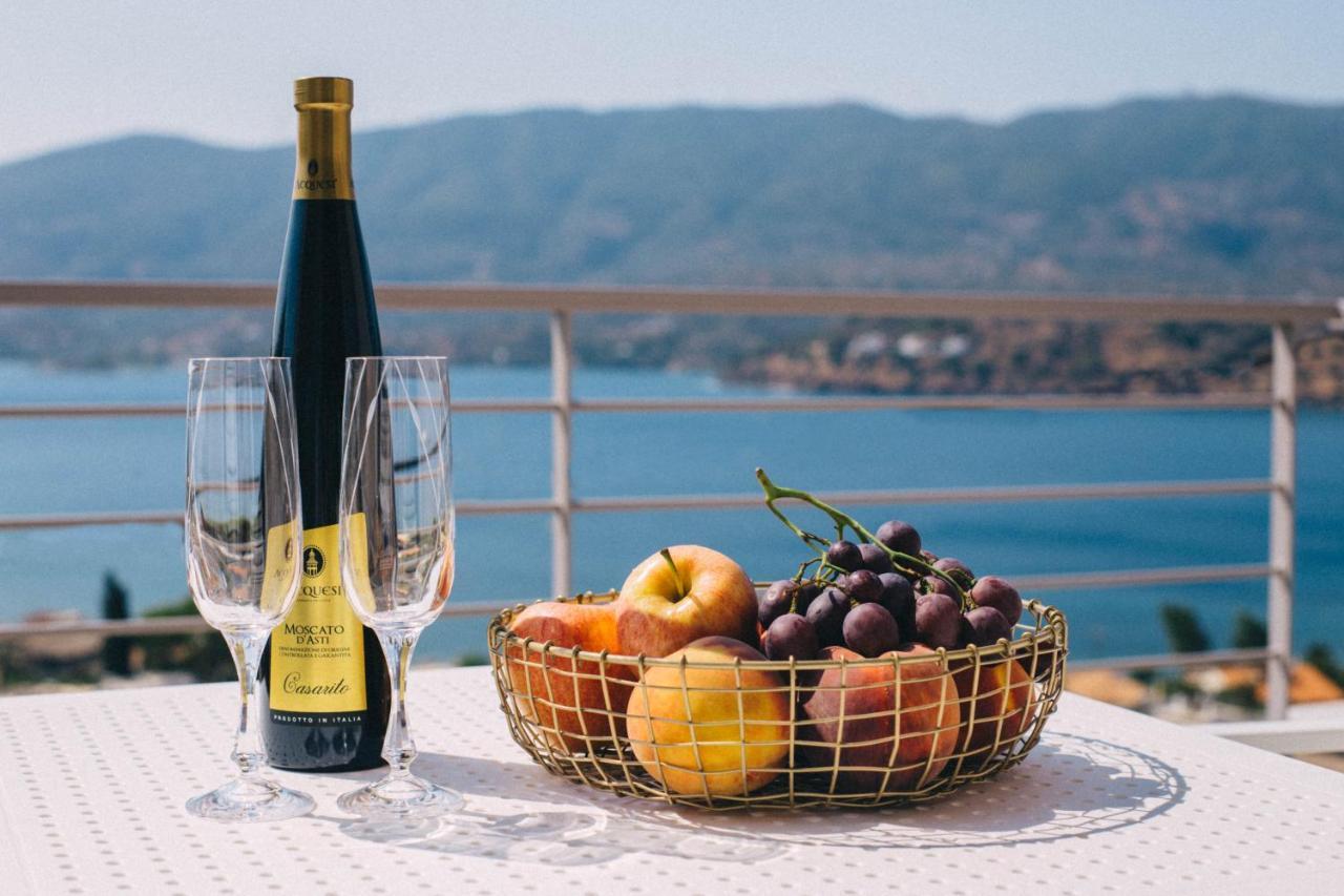 Kalavria Luxury Suites - Magnificent Sea View Of Poros Poros Town المظهر الخارجي الصورة